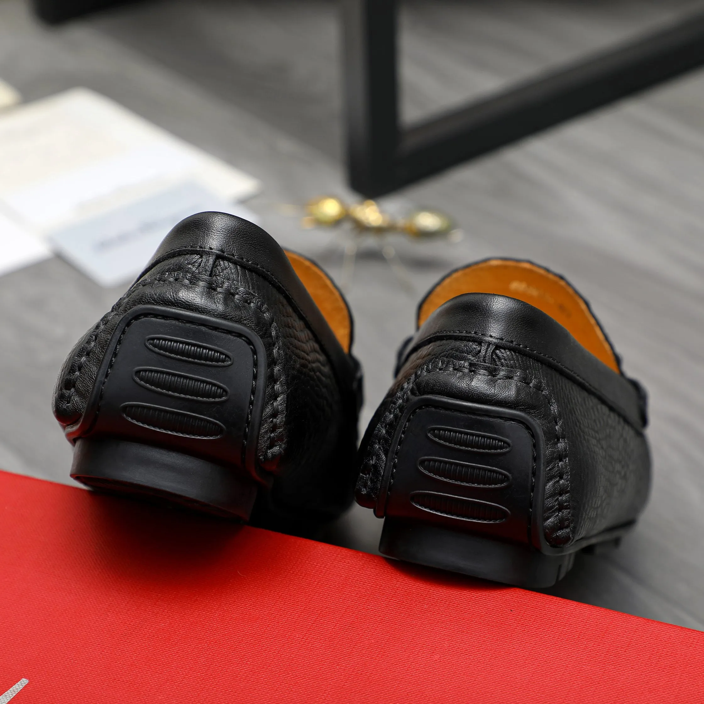 Men's shoes 💰p380 Product trademark: Ferragamo " Ferragamo ] Casual slip-on men's shoes Regular size: 38-45 Product materials: Selected crocodile pattern cowhide upper, pigskin lining, rubber outsole